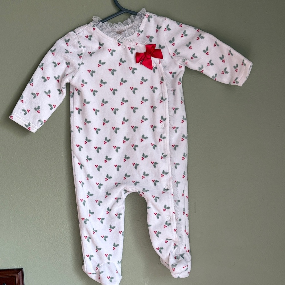 6/$20 Kyle & Deena NY Baby 1 Piece Footed Velour W/Holly Berries & Red Bow 3-6M